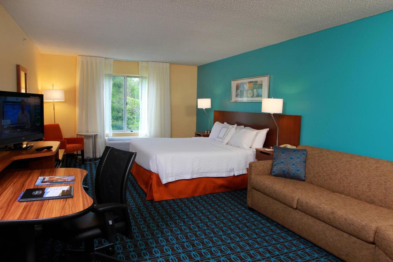 Fairfield Inn & Suites Травърс Сити Екстериор снимка