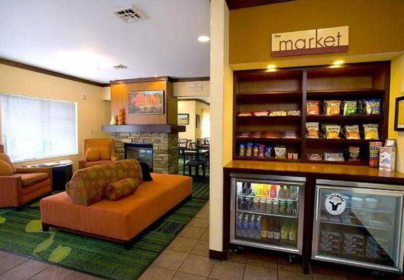 Fairfield Inn & Suites Травърс Сити Екстериор снимка