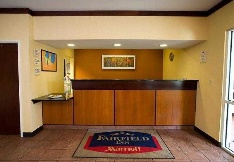 Fairfield Inn & Suites Травърс Сити Екстериор снимка